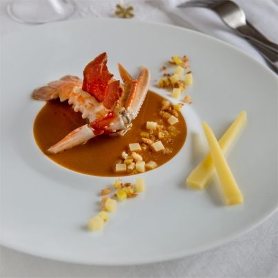 Langoustine sautée, nougatine de Comté et voile de Pata Negra