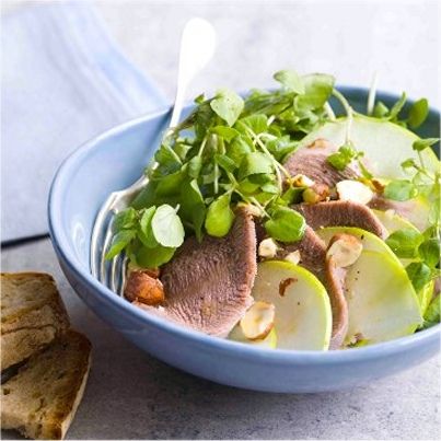 Salade de langue de bœuf tiède, cresson, pommes vertes et noisettes