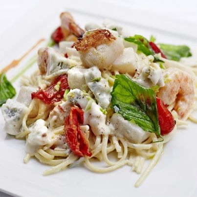 Linguine aux Gambas, Saint-Jacques et Tomates Séchées au Gorgonzola