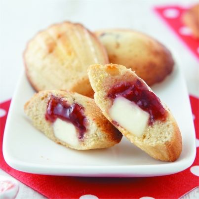 Madeleines Kiri® et confiture de fraises
