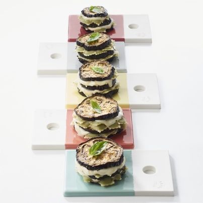 Mille-feuille d'aubergine aux ravioles au basilic et mozzarella