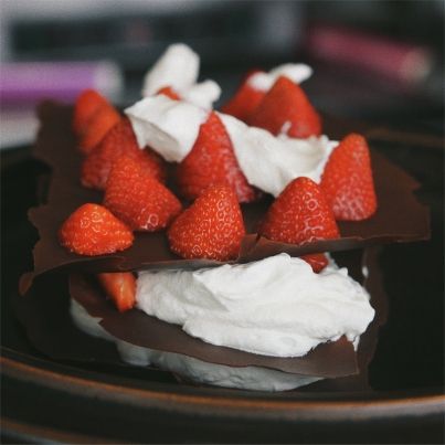 Mille-Feuille de Chocolat aux Fraises et à l'Anis Vert