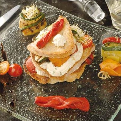 Millefeuille croustillant Banette au crabe et légumes grillés