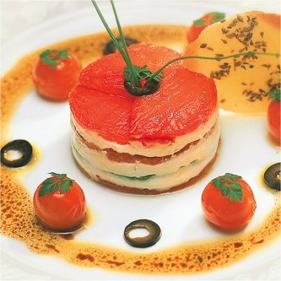 Millefeuille de tomates et poivrons confits à la crème de Crottin de Chavignol
