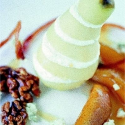 Mousse de Roquefort montée en poires, fruit flambé au Gaillac doux