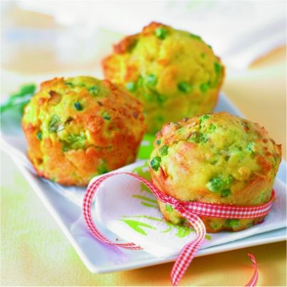 Muffins aux petits pois, oignons frais et curry
