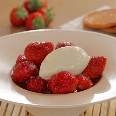 Nage de Charlottes à la Citronnelle, Arlettes et Glace Yaourt