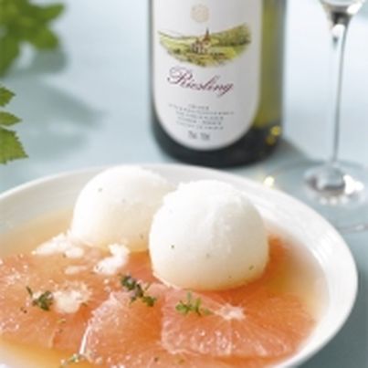 Nage de pamplemousse, sorbet à la fleur de thym et au Riesling d'Alsace