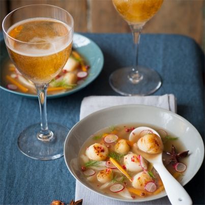 Petite nage de Saint-Jacques grillées au cidre au fenouil et à l'anis étoilé