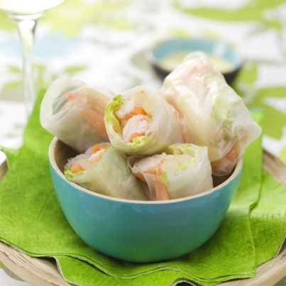 Nems d'asperges blanches, crevettes et cacahuète, sauce hollandaise à la citronnelle