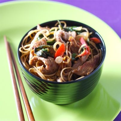 Nouilles sautées et lamelles de veau à l'asiatique
