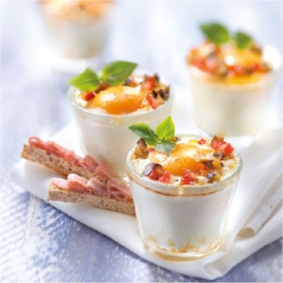 Œuf bio ou Label Rouge cocotte, aubergine, tomate et basilic, mouillette de jambon cru