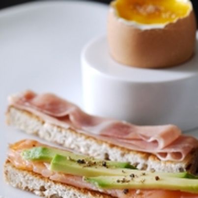 OEuf coque, sel fin aromatisé à la muscade et mouillettes gourmandes