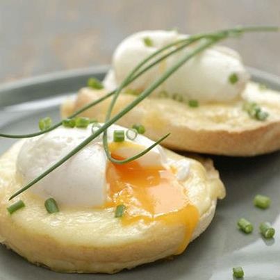 Oeuf bénédicte et Muffin au Saint-Nectaire