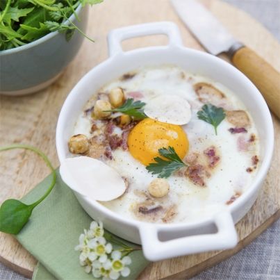 Œuf au plat, champignons de Paris, jaune aux éclats de noisette