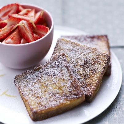 Pain perdu et sa salade de fraises de France