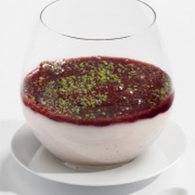 Panacotta de cranberry, pistaches croquantes