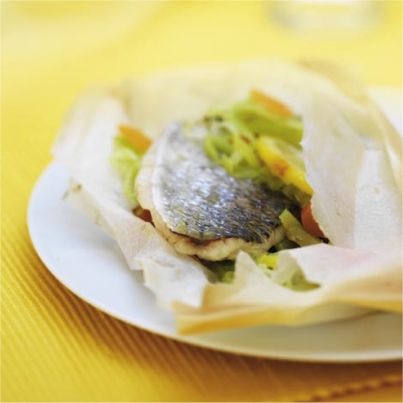 Papillottes de bar aux petits légumes
