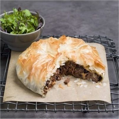 Pastilla de Joues de Boeuf et Salade d'Herbes