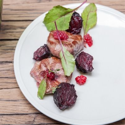 Pavés d'Agneau Presto rôti au thym, boules de betteraves brûlées à la flamme