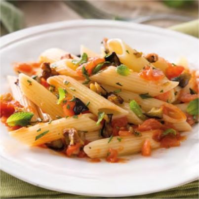 Penne Rigate aux Légumes Méditérranéens et Herbes Fraîches