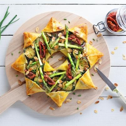 Pizza soleil primavera, asperges, épinards, courgettes