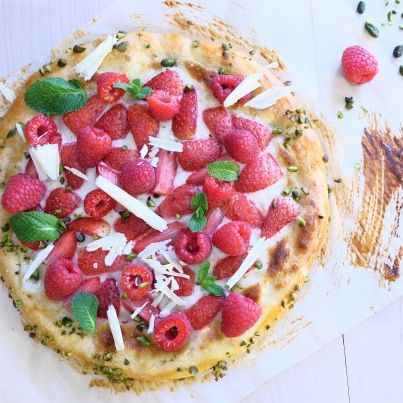 Pizza dessert, vanille, fruits rouges