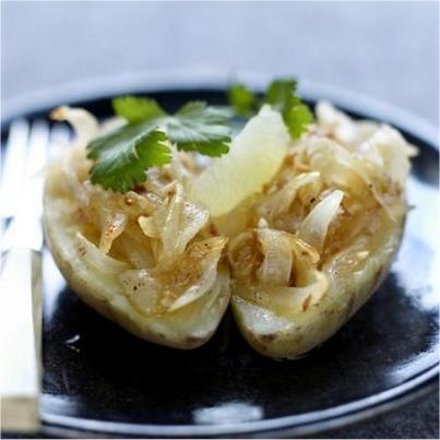 Princesse Amandine® à la vapeur, compotée d'oignons doux aux cacahuètes, citron vert et coriandre