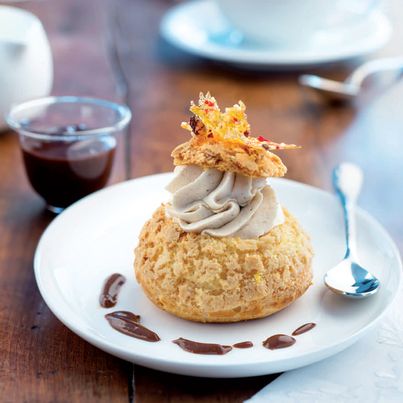 Profiteroles chantilly châtaigne, croquant caramel amandes