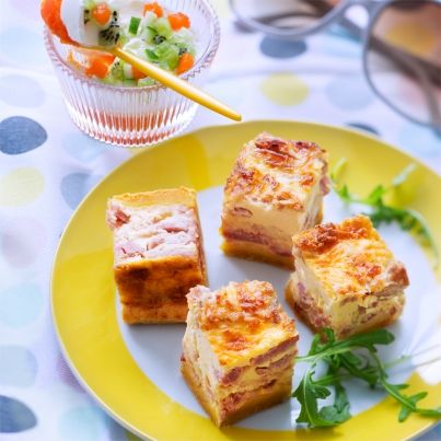 Quiche en cubes et sa verrine de gelée de poivrons rouges, concombre kiwi et mascarpone