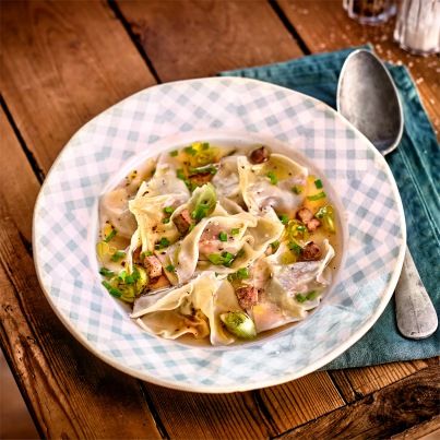 Ravioles de foie de veau, bouillon parfumé au thé