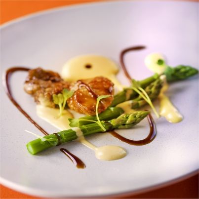 Ris d'Agneau au Miel et au Xérès, Asperges vertes en Sauce Hollandaise