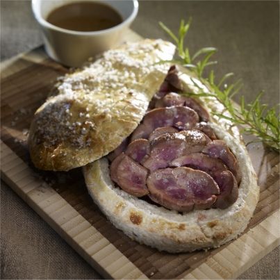 Rognons de veau en croute de sel, beurre de romarin