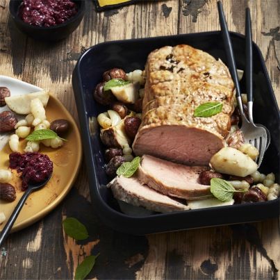 Rôti de Veau à la Sauge, Mijoté de Crosnes, Topinambours, Châtaignes et Compotée d'Airelle