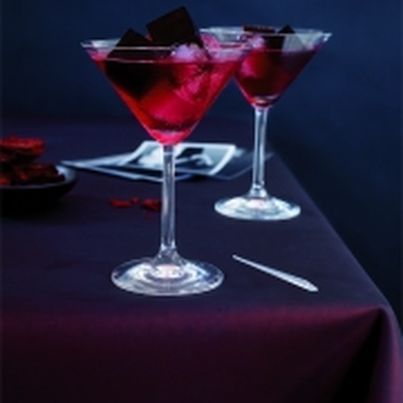 Cocktail rouge cerise et cubes café