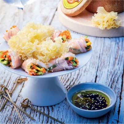 Roulés aux langoustines accompagnés de Tête de Moine AOP