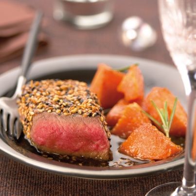 Rumsteack de boeuf de Chalosse au sésame noir et doré, potiron caramélisé au miel