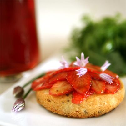 Sablé au parmesan, fraises au vinaigre balsamique