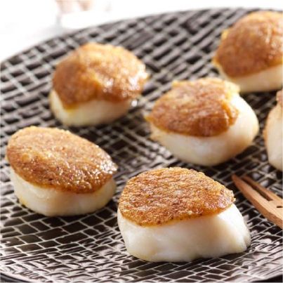 Saint-Jacques en croûte de Comté et noisette