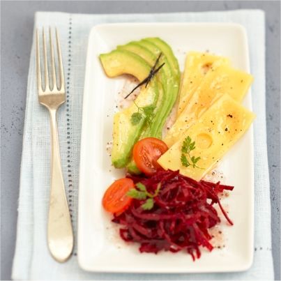 Salade d'Avocat, de Betterave et d'Emmental Grand Cru, Vinaigrette à la Vanille