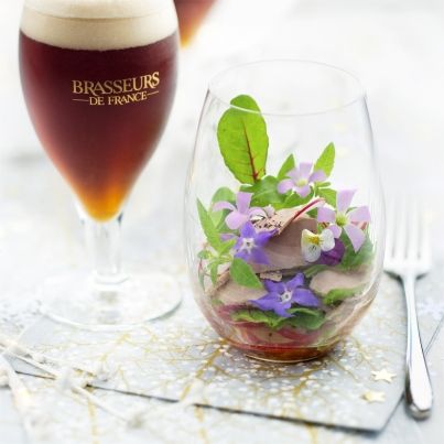 Salade folle pétales de fleurs et foie gras