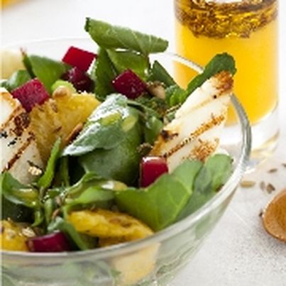 Salade d'halloumi et d'oranges aux graines de fenouil