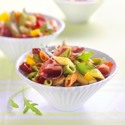 Salade de Mezze Penne Tricolore Barilla et antipasti à la roquette