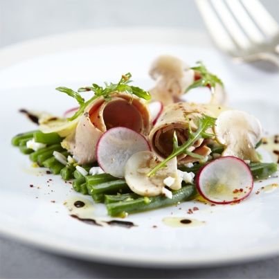 Salade de mimosa au foie gras de canard du Sud-Ouest et copeaux de Comté