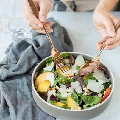 Salade de pêches au Parmigiano Reggiano