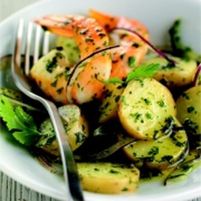 Salade de Ratte aux gambas, à la coriandre et à l'oignon rouge