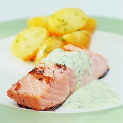 Filets de saumon sauce crémeuse au basilic et à la menthe
