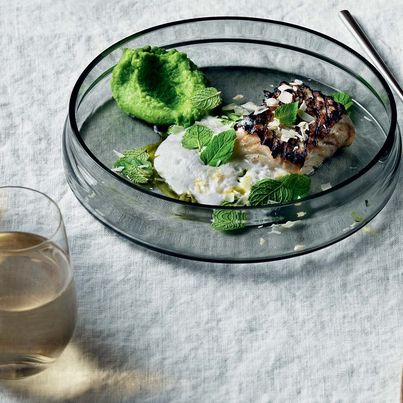 Skrei de Norvège grillé, purée de petits pois, huile de menthe et émulsion d'amande
