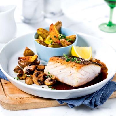 Skrei de Norvège et sauce au vin rouge