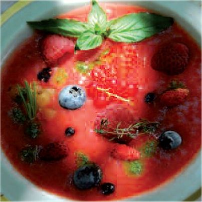 Soupe de Fraises Mara des Bois au Basilic, Huile d'Olive et Vinaigre Balsamique